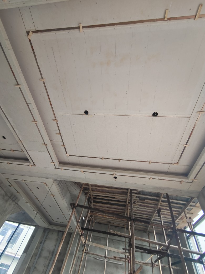 海口家裝木工吊頂 從集成吊頂?shù)皆煨偷蹴數(shù)难b修指南